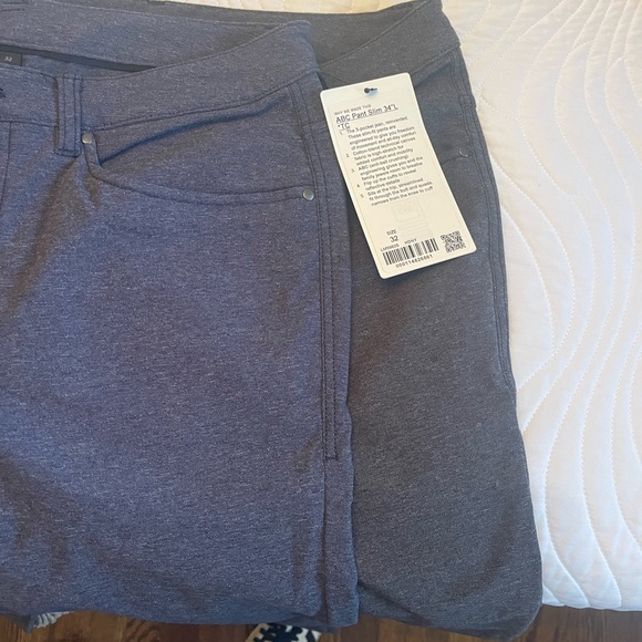 2 pairs men’s Lululemon ABC Pant Slim size 32/34. NWT - Picture 3 of 4
